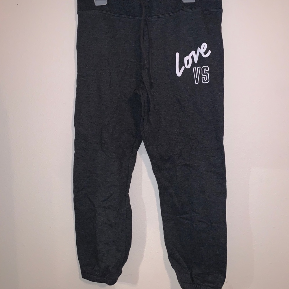 Cropped VS sweatpants
